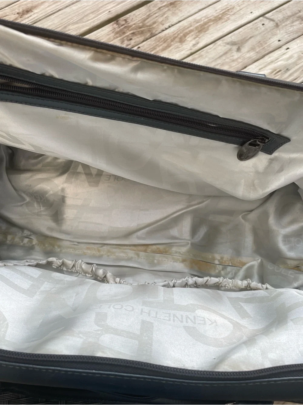 Vintage Kenneth Cole Reaction Black Rolling Duffel Travel Bag /Carry On Luggage